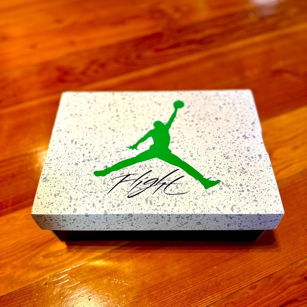 Air Jordan 4RM Sneakers - Picture 7 of 8
